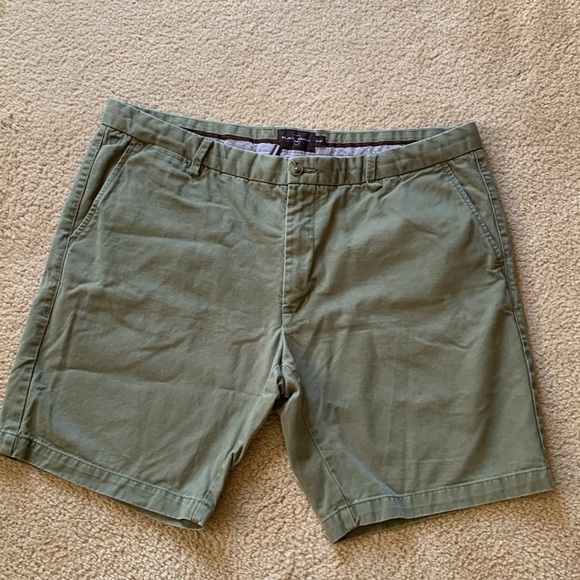 Black Brown 1826 Army Green Flat Front Short - 40 - Picture 1 of 13